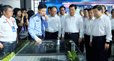 省委書記世界物聯(lián)網博覽會現(xiàn)場體驗日聯(lián)智能車檢系統(tǒng)